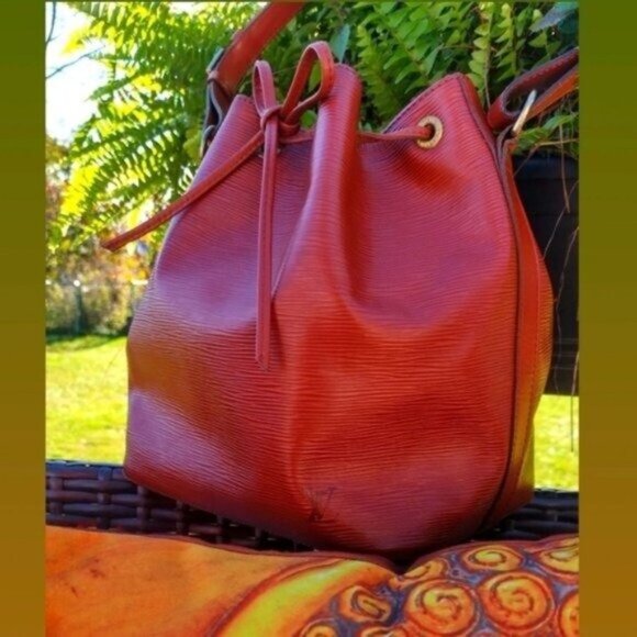 Louis Vuitton Epi Noe Leather Bucket Bag - Picture 3 of 16